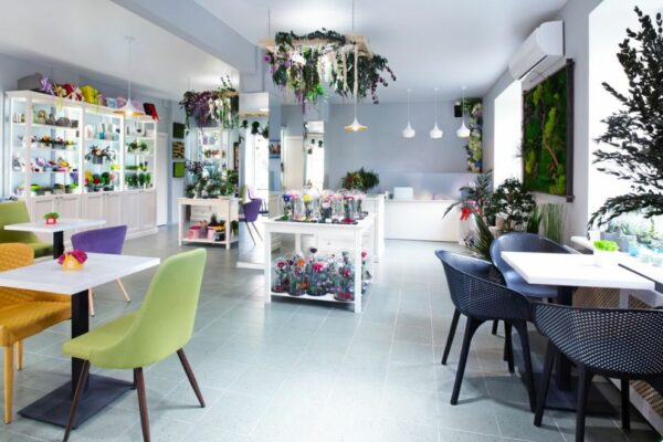 Dlaczego zabudowa sanitarna z HPL sprawdza się w miejscach o dużym natężeniu ruchu?